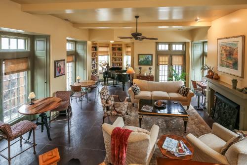 Harvey House Bed & Breakfast in Oak Park