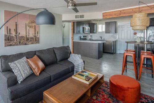 Sleek 2BR Phoenix Townhome by WanderJaunt Phoenix 