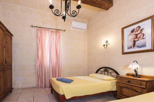 The Palms - Holiday Farmhouse with Private Pool in Island of Gozo
