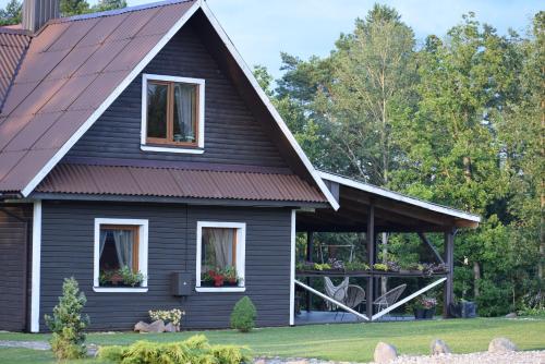 4 bedrooms, 12 beds