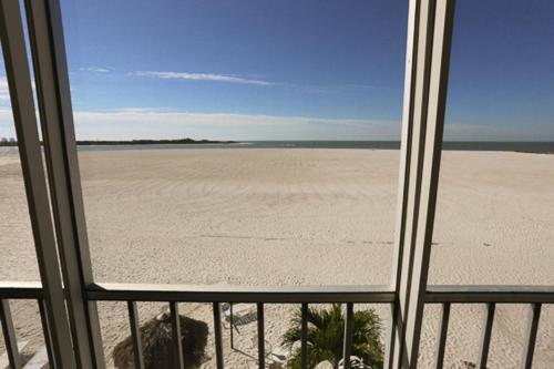 Castle Beach 204 - image 5