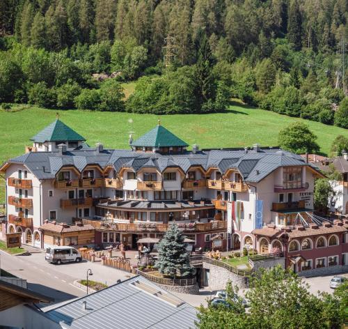 Tevini Dolomites Charming Hotel