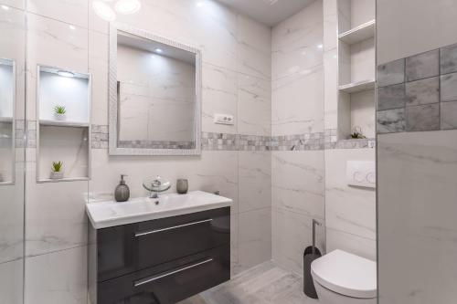Royal Silver Apartment