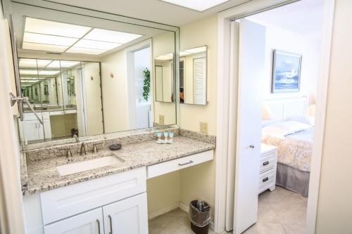 Riviera Club 803 - image 3