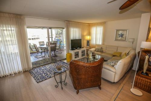 5155 Williams Dr. - M - image 3