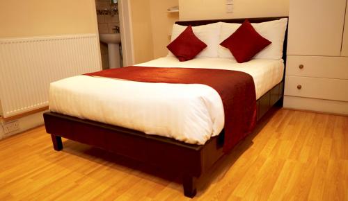 La Gaffe - Restaurant with Rooms - image 13