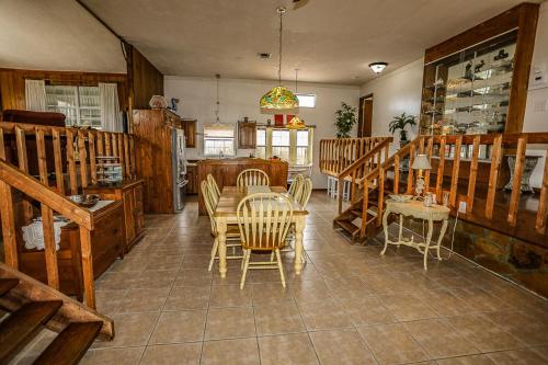 185 Mid Island - image 5