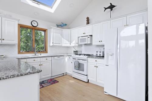 Location Location - The Perfect Montauk Vacation - image 2