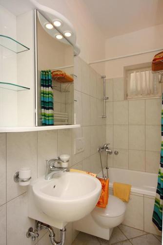 Apartments by the sea Barbat Rab - 3203 - image 6