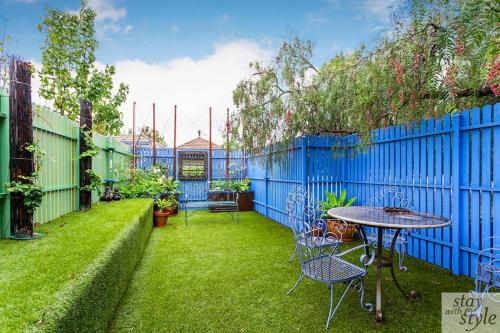 The Gatehouse - Light filled cottage in the leafy suburb of Hawthorn