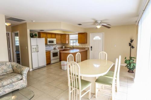 106 Tropical Shores Manor - image 5