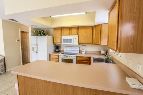 106 Tropical Shores Manor - image 8