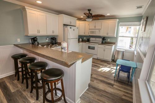 2518 Estero - main image