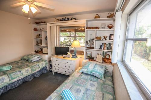 5167Estero - image 3
