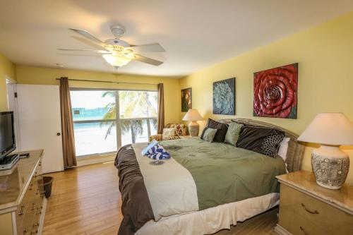 4000 Estero Blvd. - main image