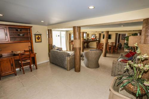4000 Estero Blvd. - image 6