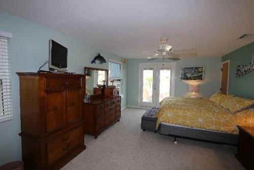 4230 Estero Blvd. - image 5