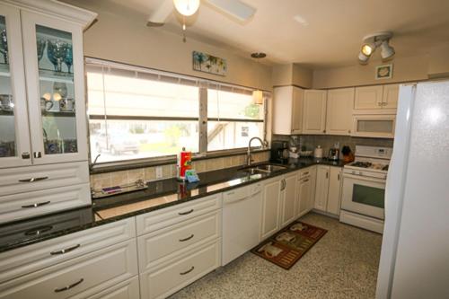 243 Miramar Street - image 8