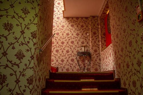 Motelik Lord - image 8