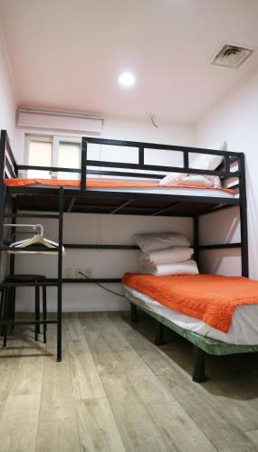 Twin Room with Shared Bathroom image 6
