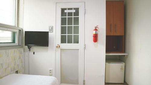 Single Room image 5