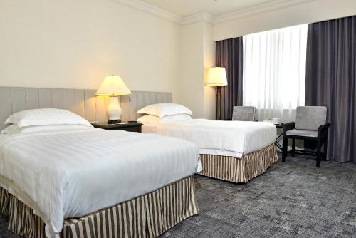 2 twin beds