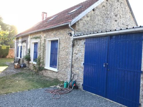 Villa La Bazonnerie, met privé zwembad gîte à louer Bazelat