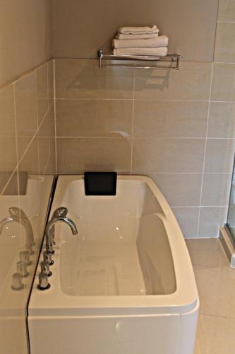Baño, The Capital Pensión (The Capital Guest House) in Gaborone
