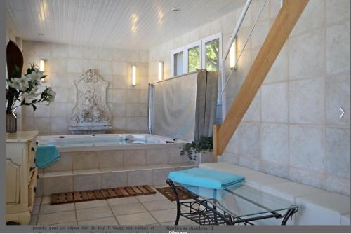 Grande villa d'exception en Normandie tennis, piscine, jacuzzi, salle de fitness
