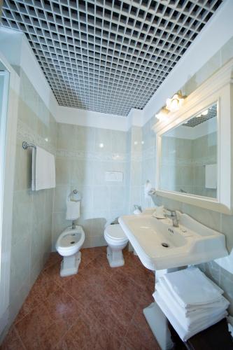 Mancini Park Hotel - image 11