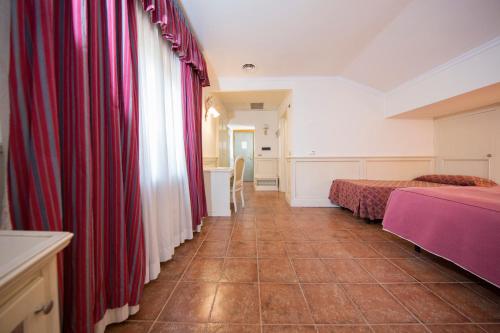 Mancini Park Hotel - image 9