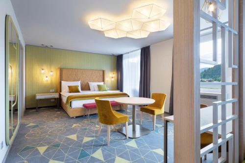 1 queen bed