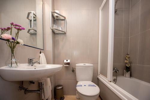 Hostal La Muralla - image 6