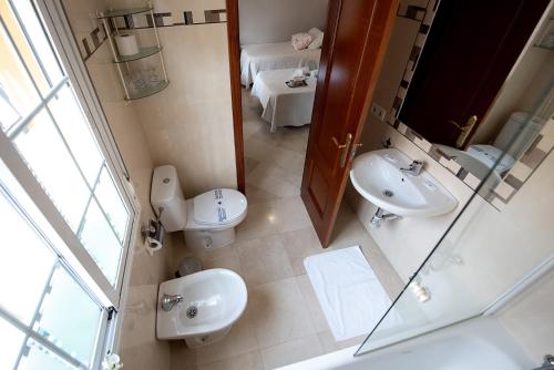 Hostal La Muralla - image 3