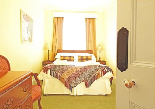 Bury Villa - 7 bedrooms sleeping 18 guests