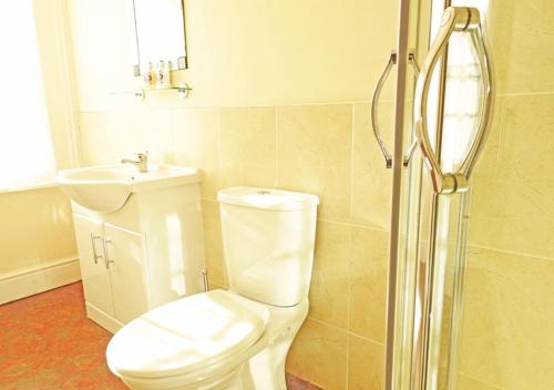 Bury Villa - 7 bedrooms sleeping 19 guests - image 6