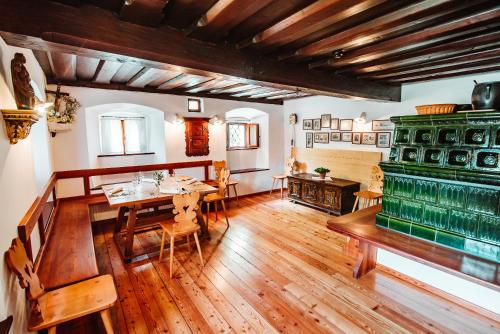 Létesítmények, Hotel Dvor Jezersek Brnik near Ljubljanai repülőtér