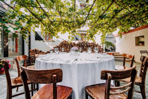 Étterem, Hotel Dvor Jezersek Brnik near Ljubljanai repülőtér