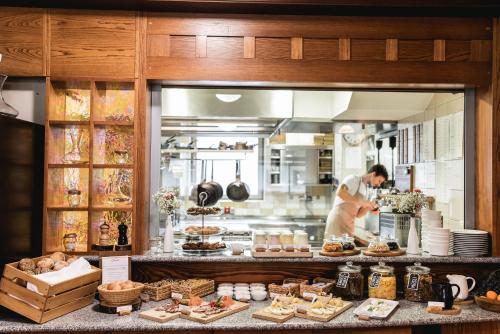 Étterem, Hotel Dvor Jezersek Brnik near Ljubljanai repülőtér