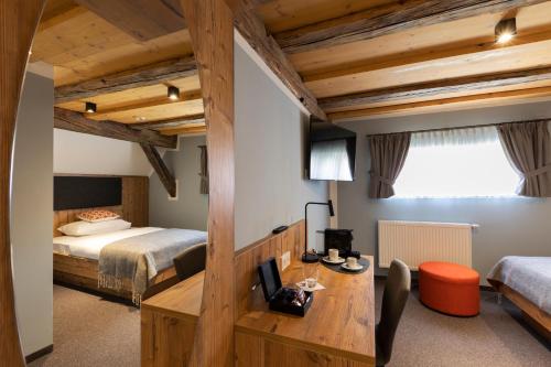 Aston‘s Hotel - image 12