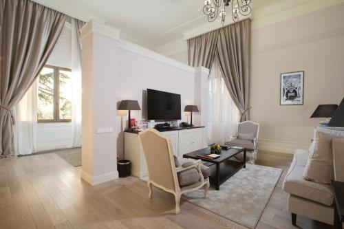 Deluxe Double Room with Garden View at Villa