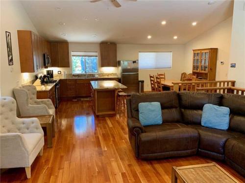 793 Hazel Home - image 7