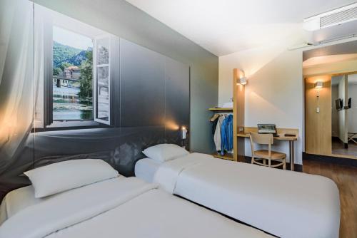 3 twin beds