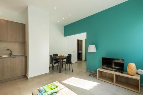 Local Hostel & Suites - main image