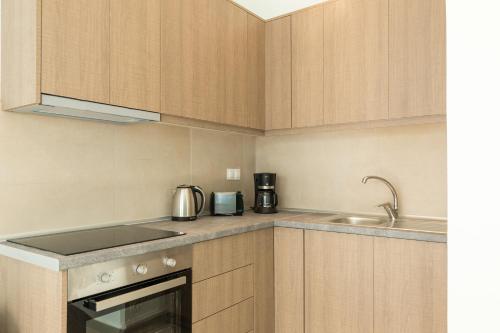 Local Hostel & Suites - image 11