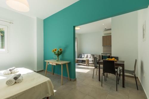 Local Hostel & Suites - image 9