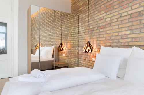 Grand Designer Dream Home in The Center w 3BR/3Bath - image 12