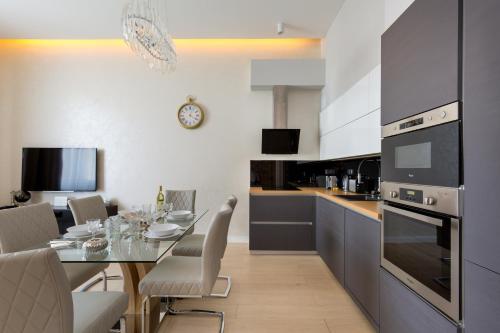 Grand Designer Dream Home in The Center w 3BR/3Bath - image 13