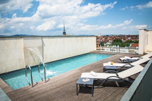 泳池, Hôtel Mercure Villefranche-en-Beaujolais - Ici & Là in 索恩河畔維爾弗朗施