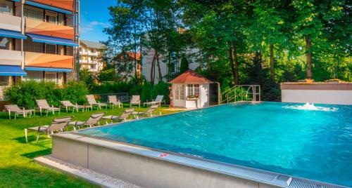 Hotel Schweizer Hof Thermal und Vital Resort - Tap to explore photos